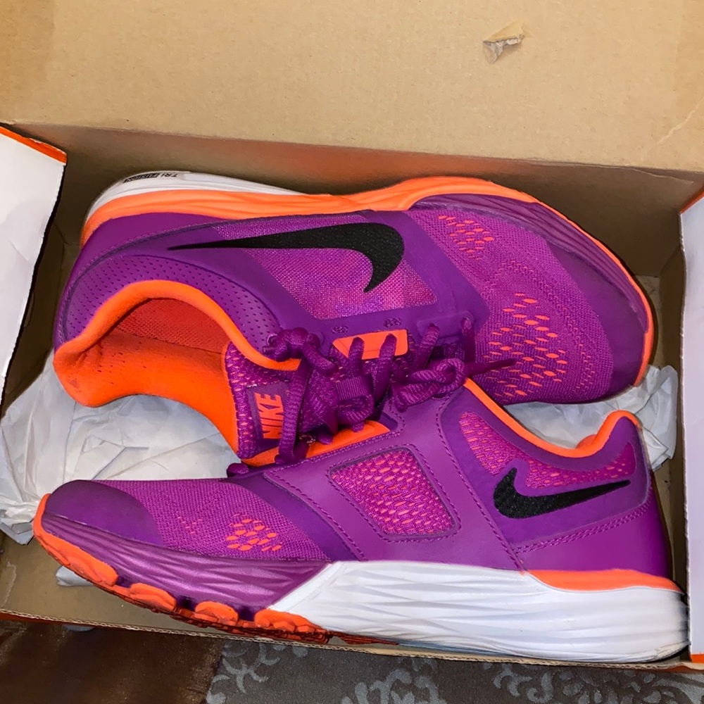 Nike woman’s Run Fitsole sz 8 s purple/black/neon orange